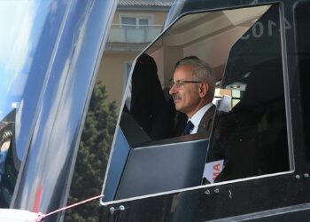 Bakan Uraloğlu duyurdu: Arnavutköy-İstanbul havalimanı metro hattı yarın açılıyor!