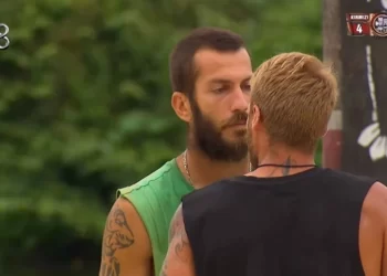 Survivor'da Yunus Emre ve Ogeday'ın kavgası gündem oldu Survivor’da Yunus Emre ve Ogeday’ın kavgası gündem oldu