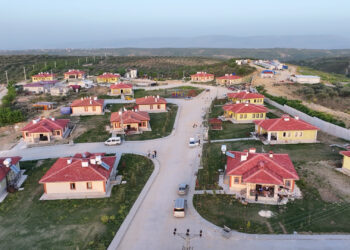 Bakan Özhaseki: Afetzede vatandaşlarımızın yanındayız Bakan Özhaseki: Afetzede vatandaşlarımızın yanındayız