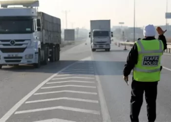 Kamyon, Çekici ve Tanker Araçlarının İstanbul ve Ankara Yönüne Seyirleri Kısıtlanıyor