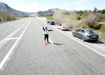 Elazığ’da Jandarma ekiplerinden dron destekli trafik denetimi