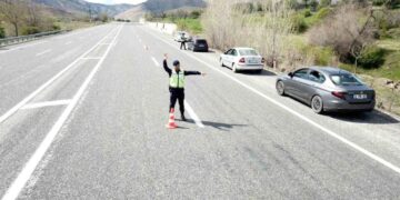 Elazığ’da Jandarma ekiplerinden dron destekli trafik denetimi