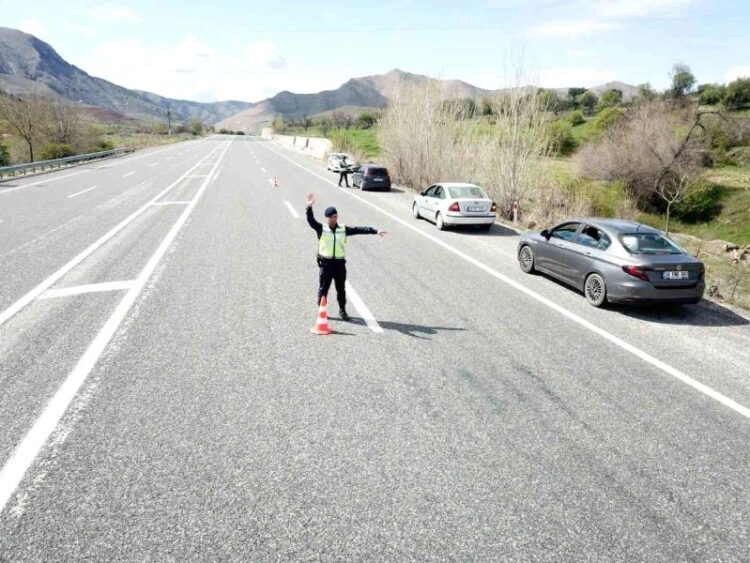 Jandarma ekiplerinden dron destekli trafik denetimi habermeydan