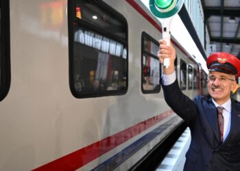 Bakan Uraloğlu: Yeni turistik trenler yola çıkıyor