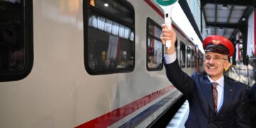 Bakan Uraloğlu: Yeni turistik trenler yola çıkıyor