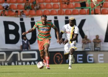 Alanyaspor, İstanbulspor’u farklı geçti!