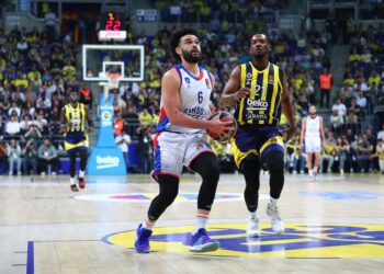Anadolu Efes, Fenerbahçe Beko’yu deplasmanda devirdi!