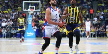 Anadolu Efes, Fenerbahçe Beko’yu deplasmanda devirdi!