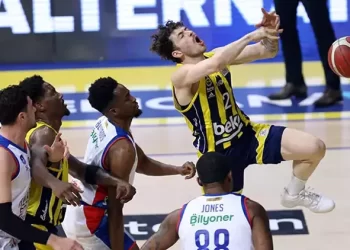 Anadolu Efes, Fenerbahçe Beko’yu deplasmanda yine devirdi!
