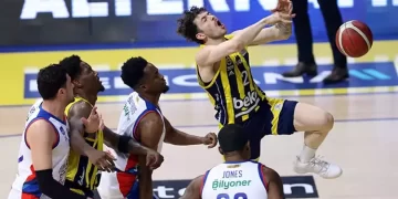 Anadolu Efes, Fenerbahçe Beko’yu deplasmanda yine devirdi!