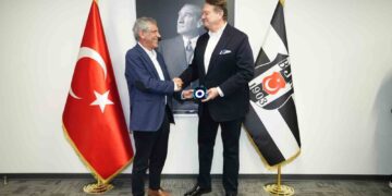 Beşiktaş Başkanı Hasan Arat, Fernando Santos ile vedalaştı!