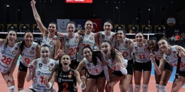 Eczacıbaşı Dynavit, deplasmanda VakıfBank’ı devirip finale yükseldi!