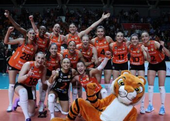 Eczacıbaşı Dynavit, Fenerbahçe’yi 3-0’la geçip seriyi eşitledi!