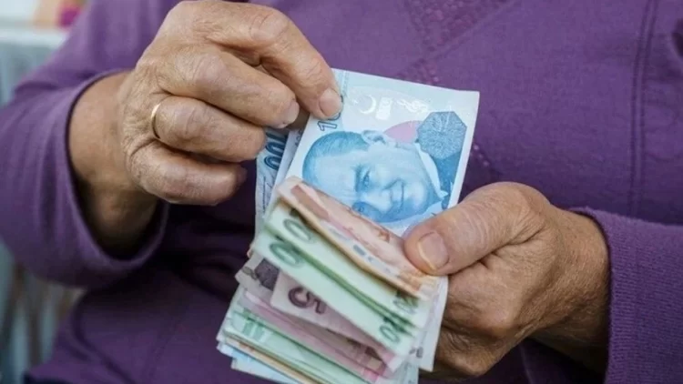 Sosyal Güvenlik Kurumu (SGK), son dönemde sahte sigortalılık yoluyla emekli olan kişilere yönelik kapsamlı bir inceleme başlattı.