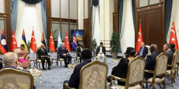 Cumhurbaşkanı Erdoğan, 7 ülkenin büyükelçisi ile görüştü