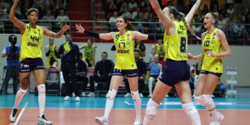 Fenerbahçe Opet, Eczacıbaşı Dynavit’i yenip seride öne geçti!