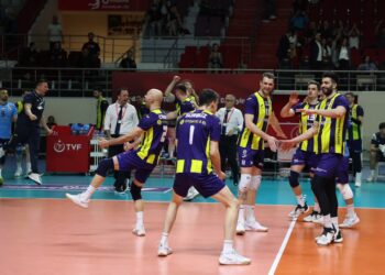 Fenerbahçe Parolapara, Ziraat Bankkart’ı 3-2 yenip seride öne geçti!