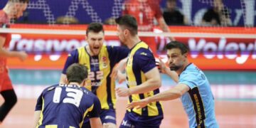 Fenerbahçe, Ziraat Bankkart’ı yenip finale çıktı!