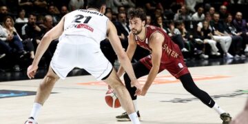 Galatasaray, Beşiktaş Emlakjet’i deplasmanda geçti!