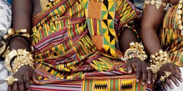 İngiltere, 150 yıl önce askerleri tarafından yağmalanan sante mücevherlerini Gana’ya geri verdi