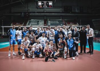 Halkbank, Efeler Ligi’nde finale yükseldi!