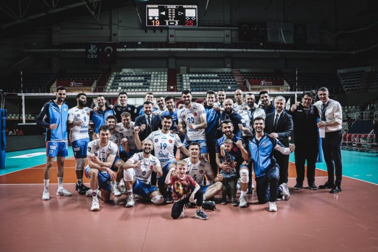 halkbank efeler ligi nde finale yukseldi habermeydan