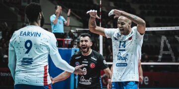 Halkbank, Fenerbahçe’yi yenerek seride öne geçti!