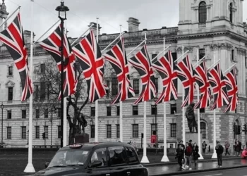 İngiltere’nin tartışmalı göçmenlik planı parlamentodan onay aldı