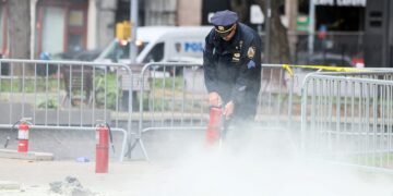 Trump’ın yargılandığı mahkemenin önünde kendini yakan kişi yaşamını yitirdi