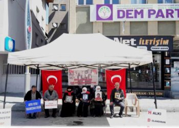 Muş’ta ailelerin evlat nöbeti sürüyor!