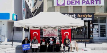 Muş’ta ailelerin evlat nöbeti sürüyor!