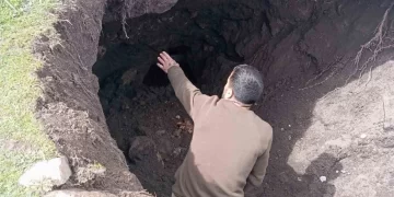 Muş’ta, hazine avcıları tarihi tümülüsü tahrip etti!