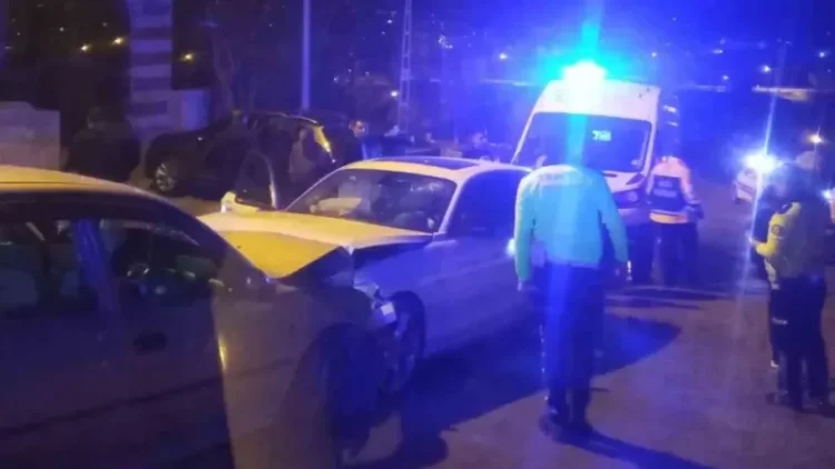 mus ta iki arac kafa kafaya carpisti 3 yarali habermeydan