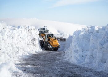 Muş’ta karla mücadele ekipleri 4 ayda 23 bin kilometre yolu kardan temizledi!