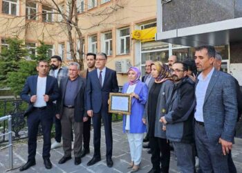 Muş’un yeni belediye başkanı mazbatasını aldı!