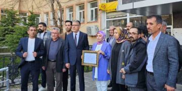 Muş’un yeni belediye başkanı mazbatasını aldı!