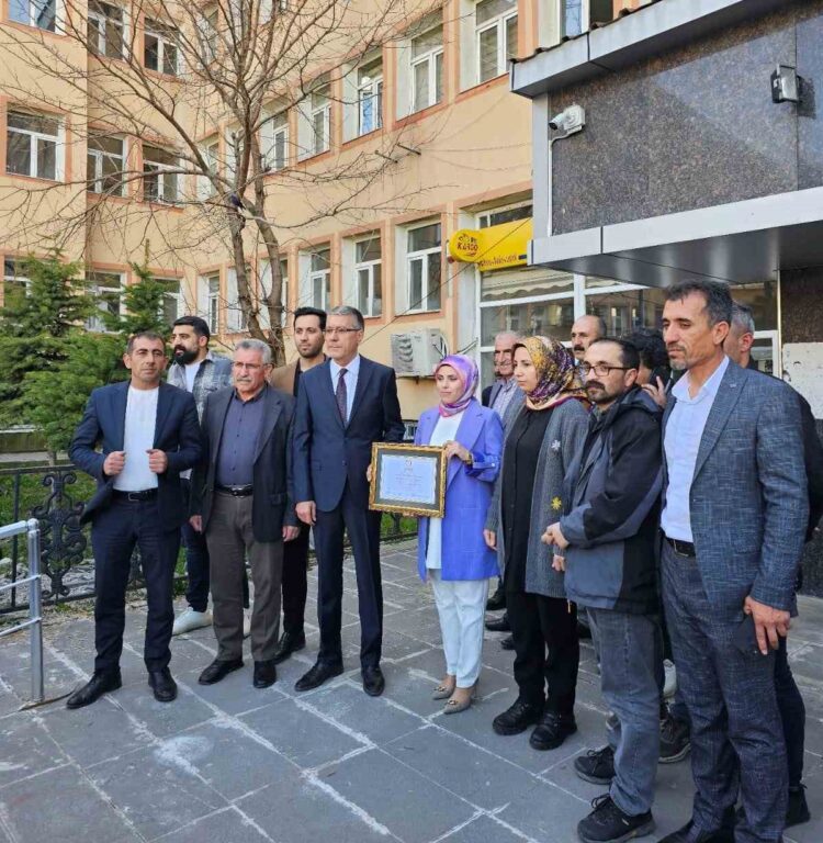mus un yeni belediye baskanlari mazbatalarini aldi habermeydan e1712246851449