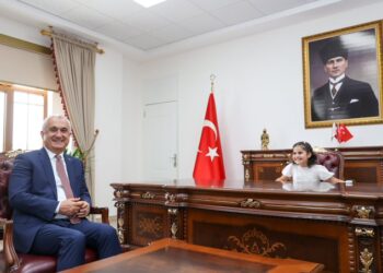 Muş Valilik Makamı, 23 Nisan'da minik Hafsa'ya emanet! Muş Valilik Makamı, 23 Nisan’da minik Hafsa’ya emanet!