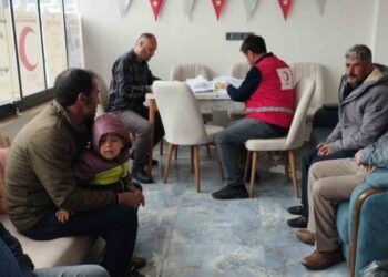 Muş Varto’da, Kızılay’dan 420 kişiye giyim ve gıda yardımı!