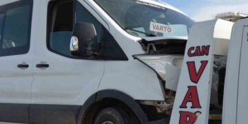 Muş Varto’da, köy muhtarının aracıyla öğrenci servisi çarpıştı!