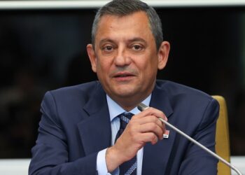 Özgür Özel, “aşırı sağ” tehdidine karşı uyarıda bulundu: Güçlerimizi birleştirmeliyiz