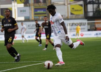 Rizespor, deplasmanda İstanbulspor’u 4 golle geçti!