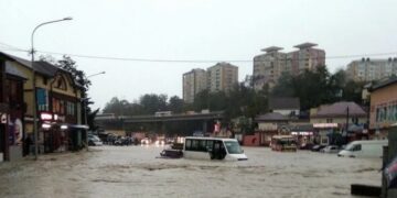 Rusya’yı sel vurdu: 10 bin ev sular altında kaldı