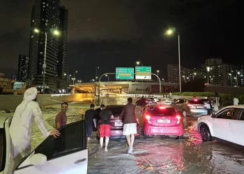 Körfez ülkelerini sel vurdu!