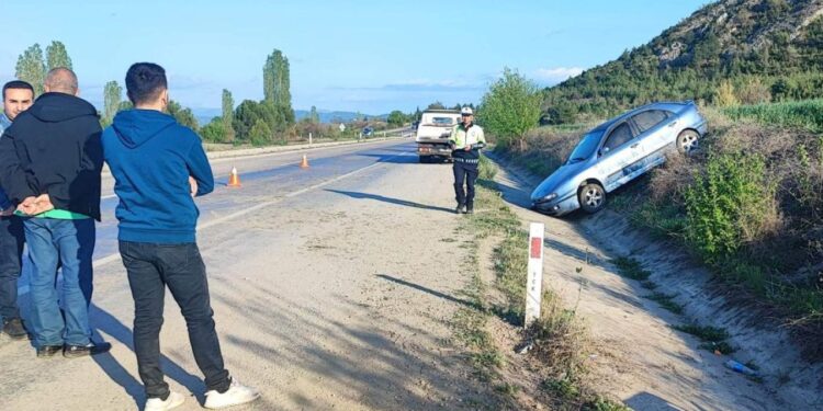 sinop boyabat ta su kanalina dusen otomobilde 1 kisi yaralandi habermeydan