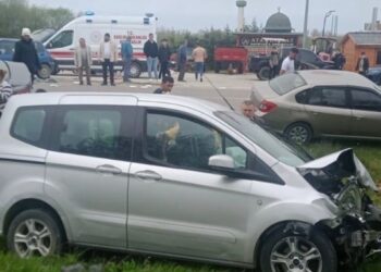 Sinop’ta 3 aracın karıştığı kazada 10 kişi yaralandı!