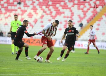 Sivasspor, evinde Karagümrük’ü tek golle geçti!