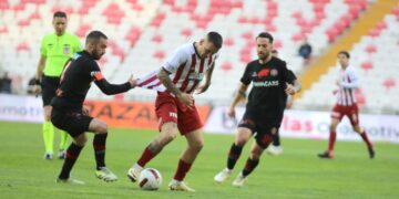 Sivasspor, evinde Karagümrük’ü tek golle geçti!