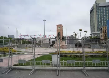 Taksim Meydanı demir bariyerlerle kapatıldı