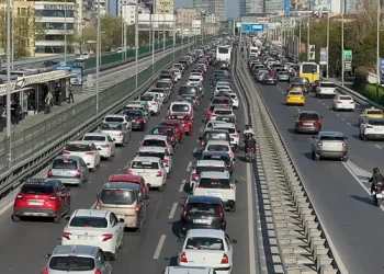 Trafik yoğunluğu İstanbul’da yüzde 60 sınırını aştı